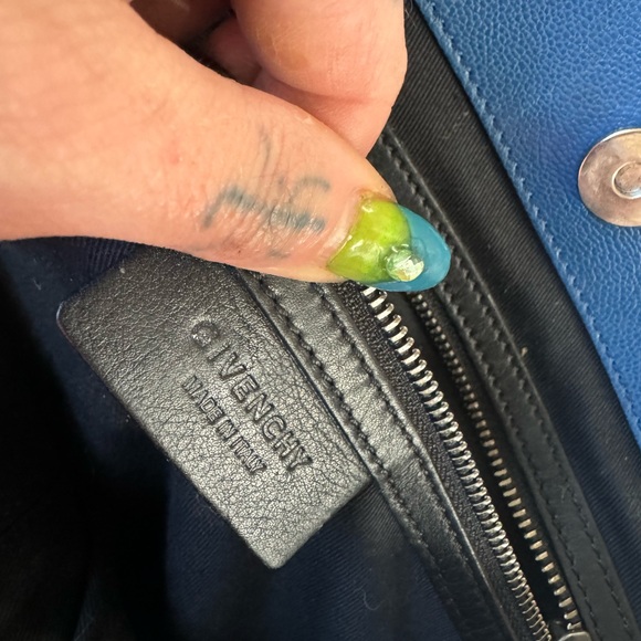 GORGEOUS blue Givenchy shoulder bag - Picture 10 of 15